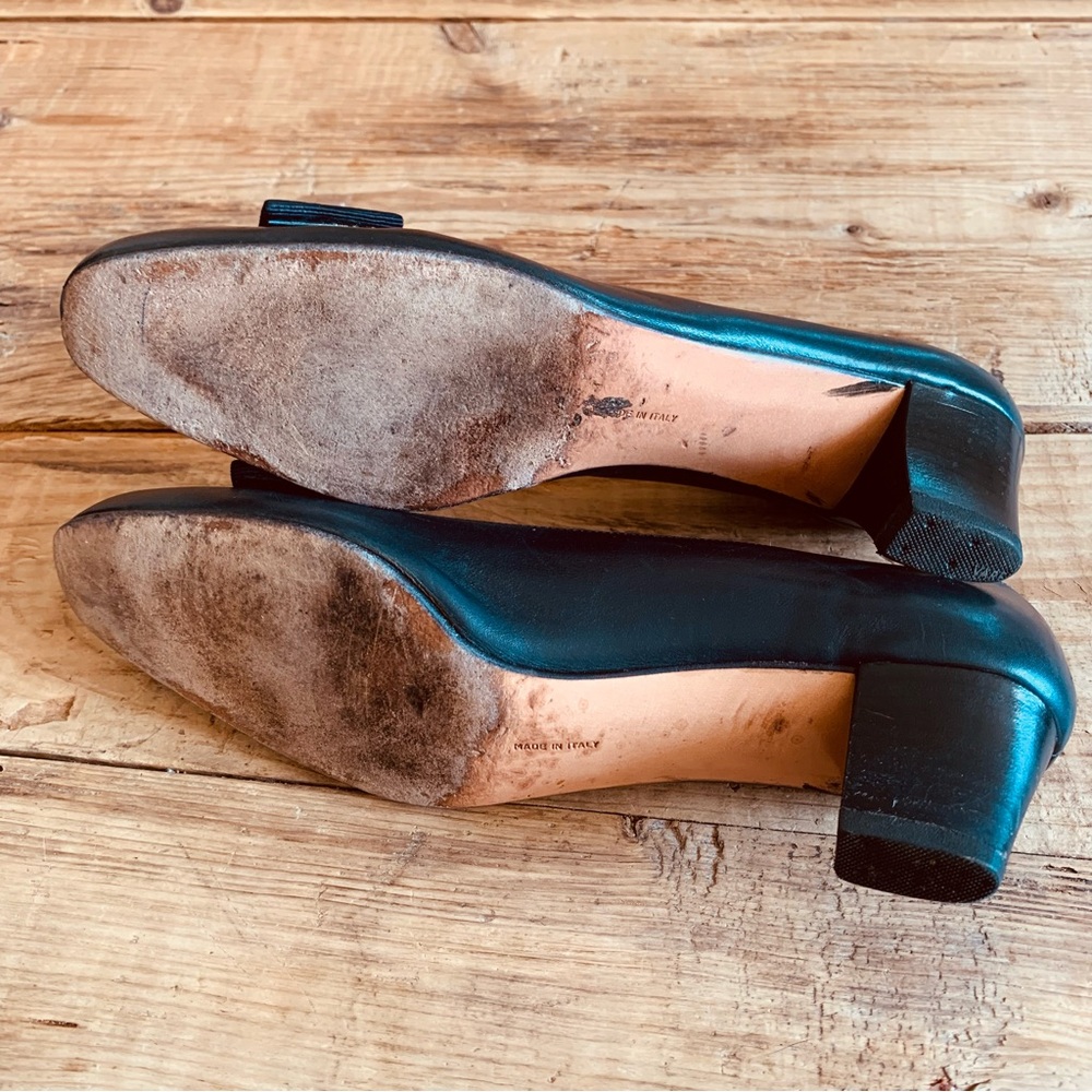 Salvatore Ferragamo—Vintage Vara Bow Heel Pumps, Double Bow (8.5 A2, Narrow) - Picture 13 of 13